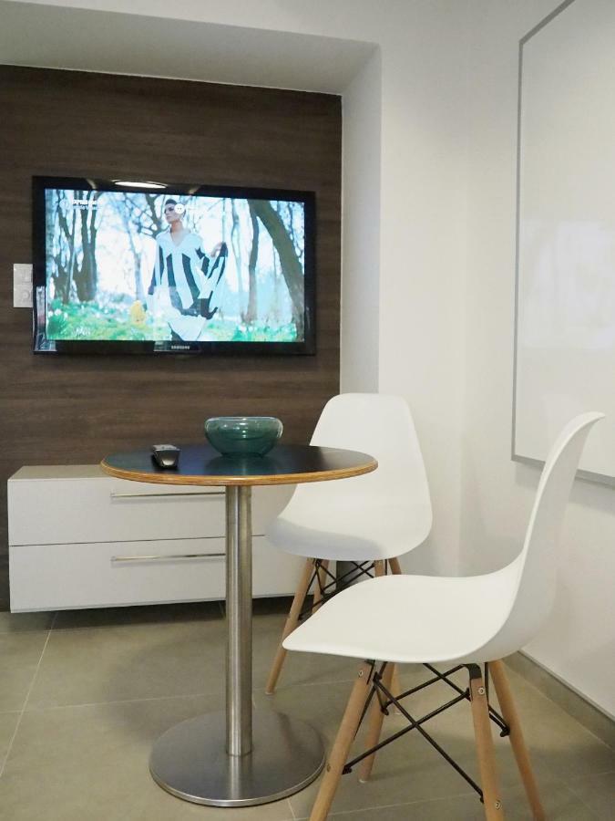 Ap10 - Apartments 4U Brezinova "Overnight Simply" Hradec Králové Eksteriør bilde