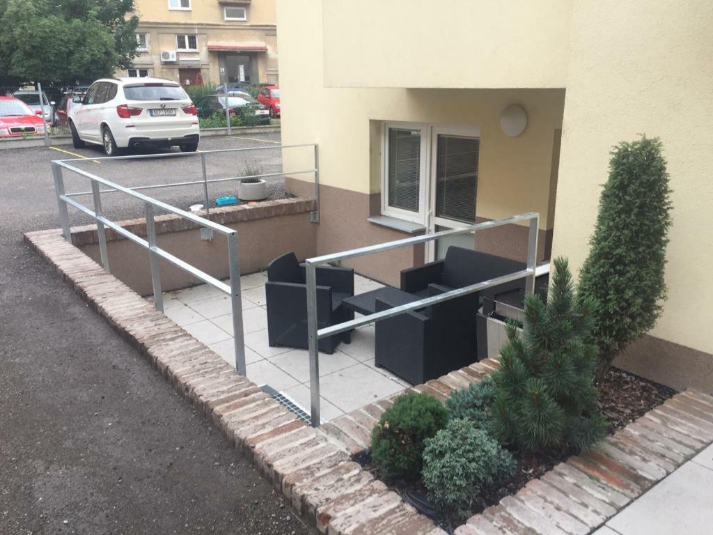 Ap10 - Apartments 4U Brezinova "Overnight Simply" Hradec Králové Eksteriør bilde