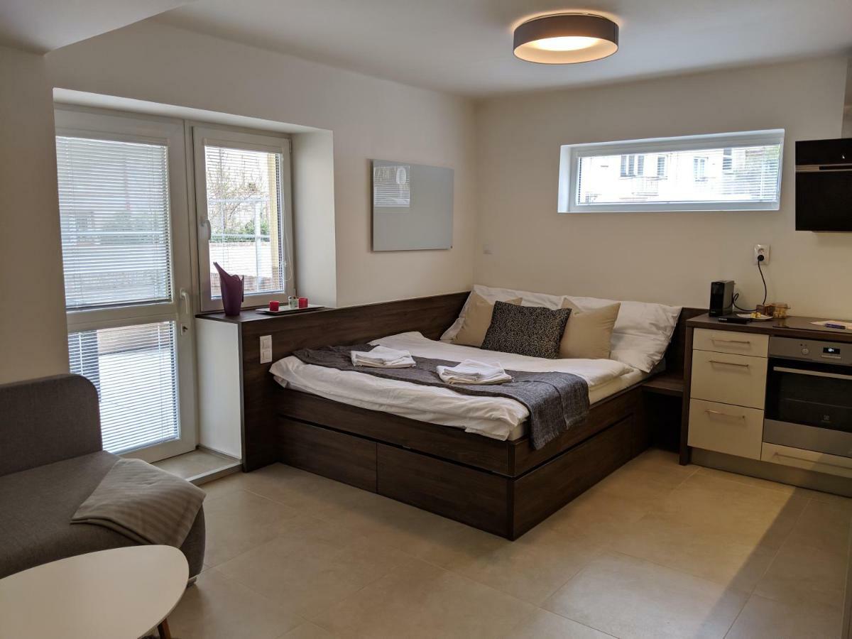 Ap10 - Apartments 4U Brezinova "Overnight Simply" Hradec Králové Eksteriør bilde