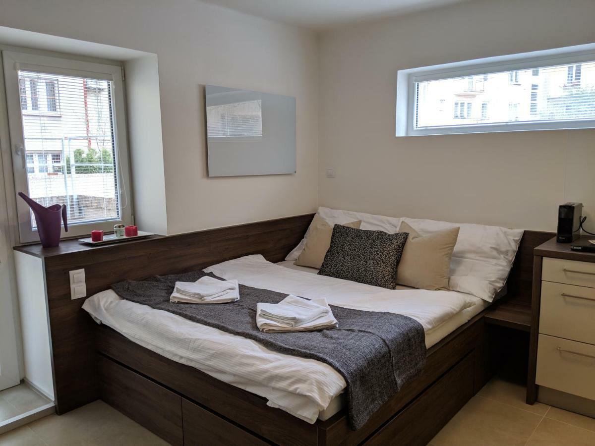 Ap10 - Apartments 4U Brezinova "Overnight Simply" Hradec Králové Eksteriør bilde
